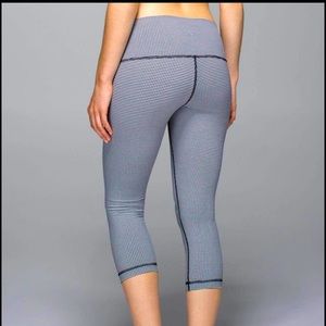 Lululemon Athletica workout leggings. Size 6. Capri. Blue white stripe